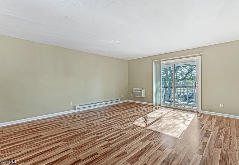 798 Eves Dr #2R — Photo 4