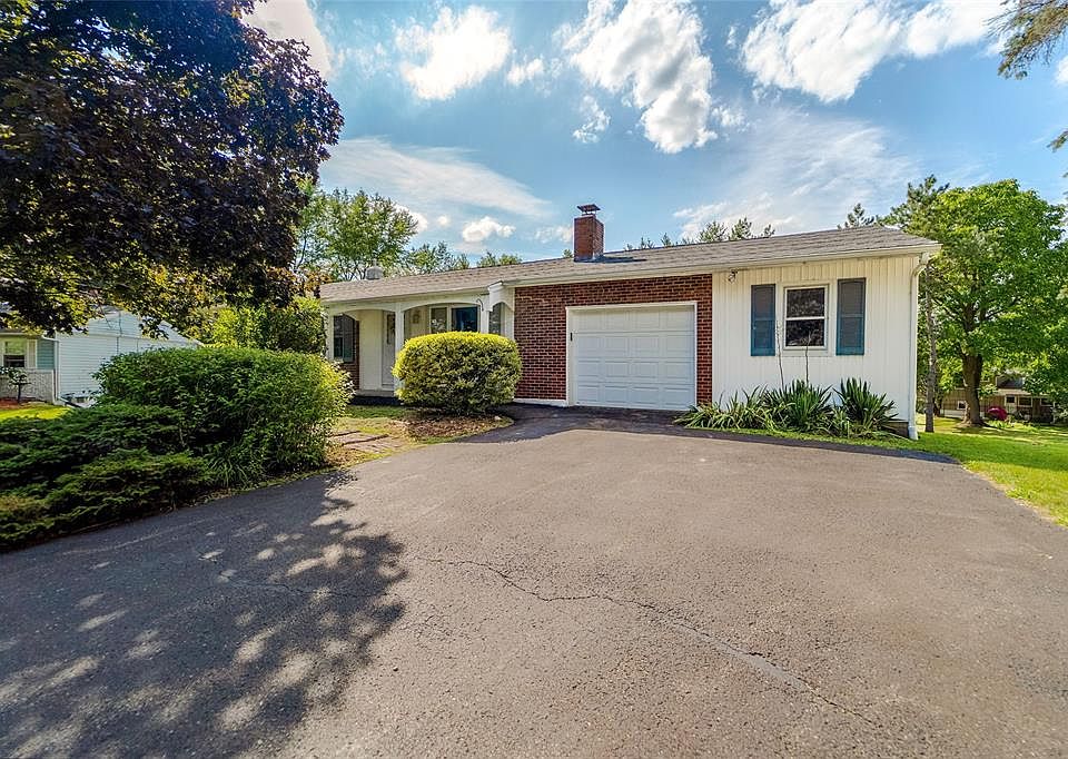 1st image of 13 Lincolnshire Blvd