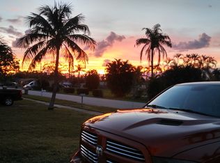 5741 SW 39th St, Davie, FL 33314