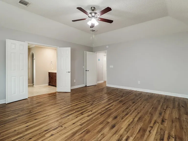 4002 Ashwood Dr — Photo 15