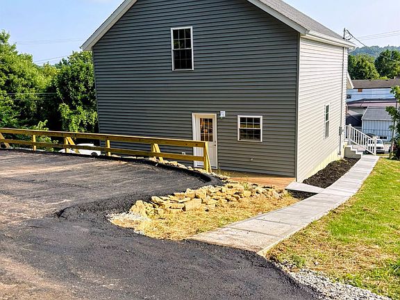 5th image of 622 Marmot Ln