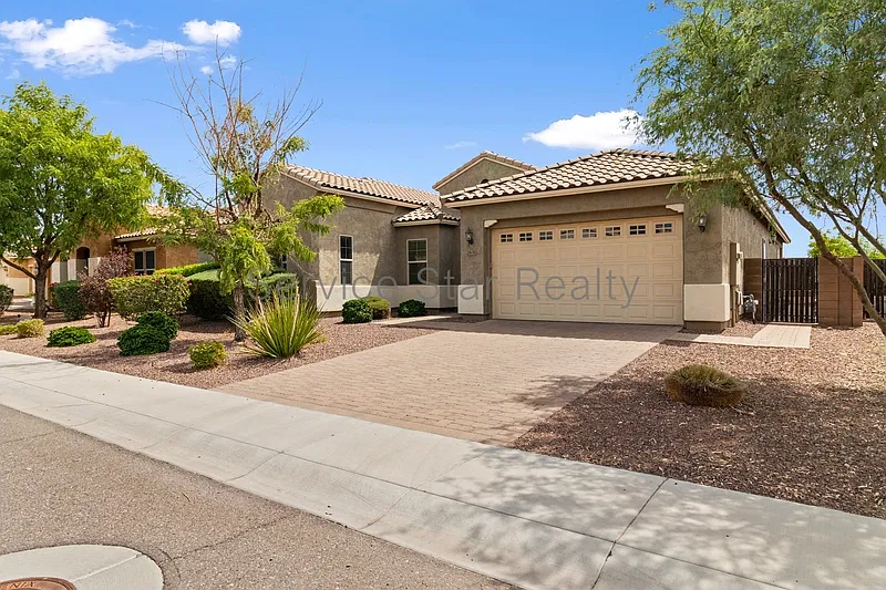 5 bed, 3.0 bath, 3335 sqft, $3,100 — Photo 2