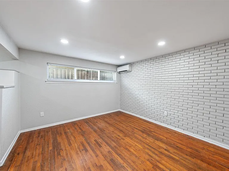 311 Hawthorne St #21 — Photo 4
