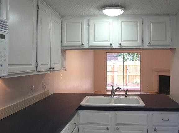 3rd image of 1519 N Leverett Ave APT 19