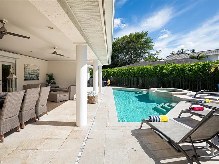 420 Palm Cir E — Photo 13