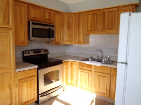 5th image of 8016 Oakwood St