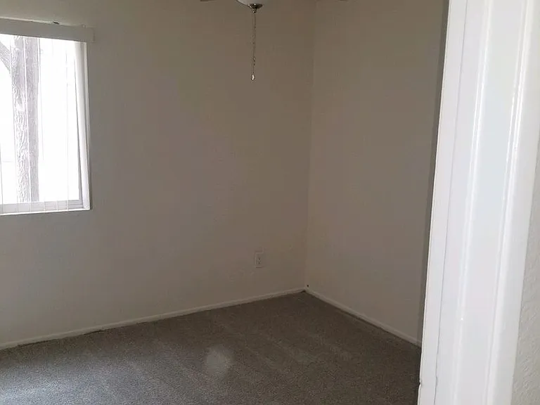 550 E Avenue Q #12 — Photo 16