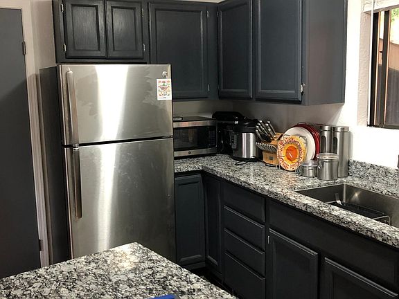 4th image of 315 West Dr