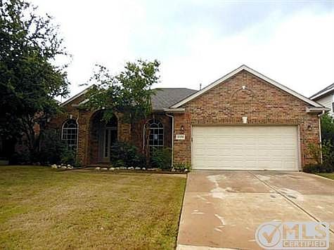 3rd image of 2106 Crestwood Trl