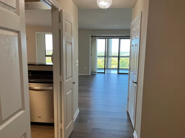 19355 Cypress Ridge Ter Unit 909, Lansdowne, VA 20176