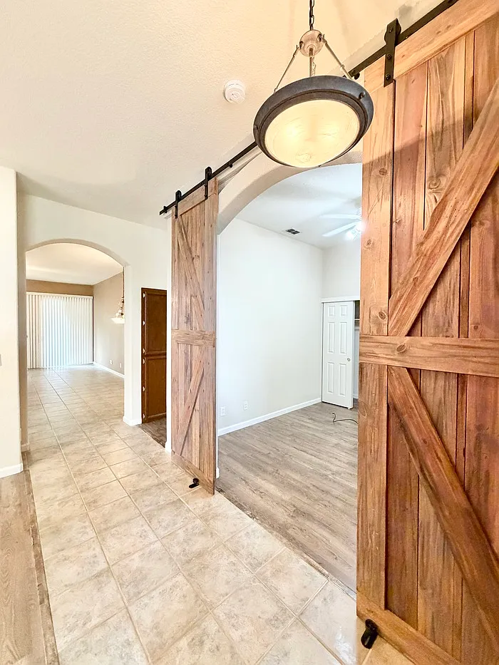 4 bed, 2.0 bath, 1894 sqft, $2,795 — Photo 3