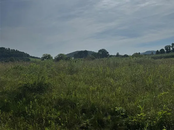 612 Beehive Rd #8, Hendersonville, NC 28792