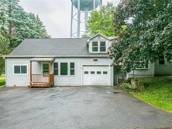 9 Tower Ln, Churchville, NY 14428