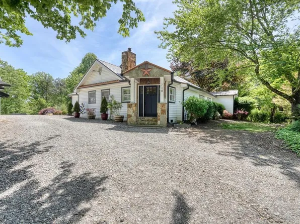 710 Town Mountain Rd, Hayesville, NC 28904