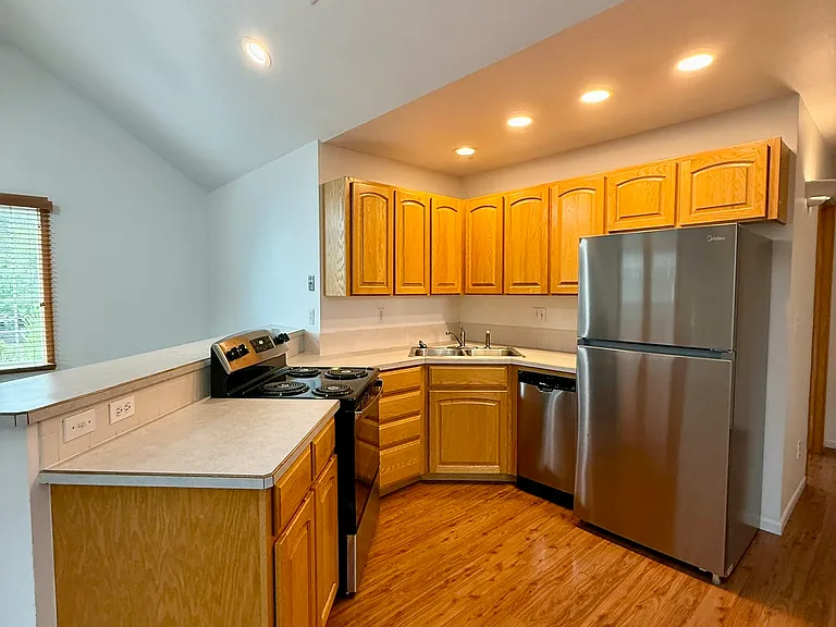 415 Mason Ct #2B — Photo 10