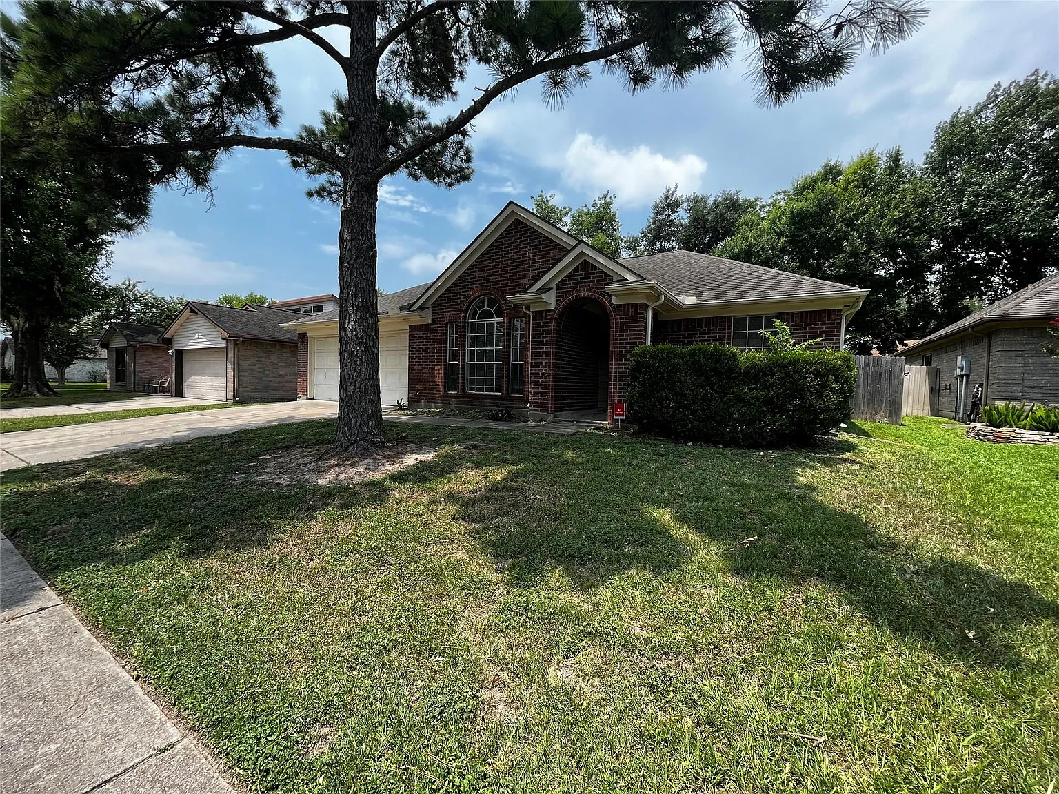 3 bed, 2.0 bath, 1580 sqft, $1,875 — Photo 2