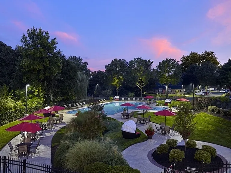 Willowyck Apartments Sparkling Pool