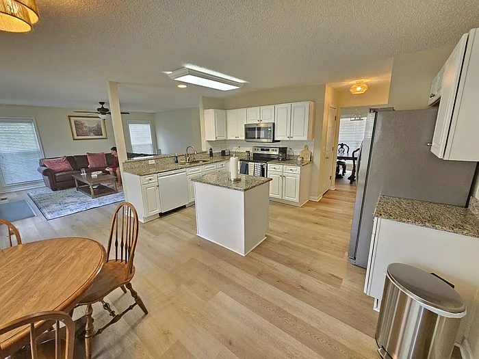 207 Hope Creek Dr — Photo 5