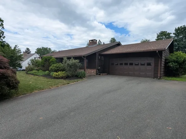 29 Ridgecrest Rd, Amherst, MA 01002