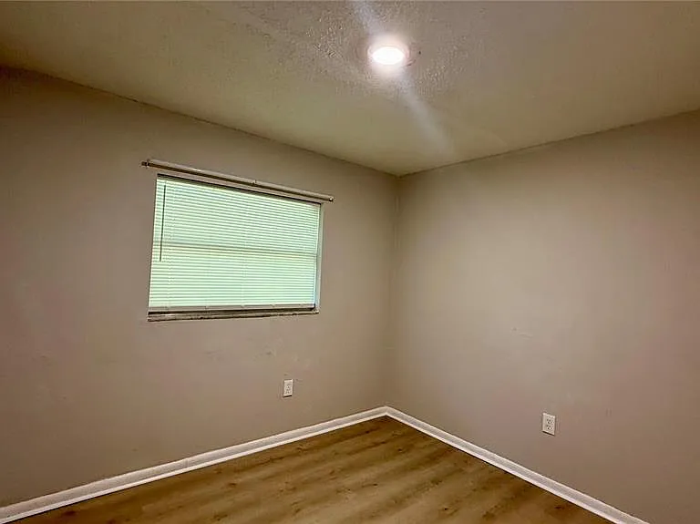 409 Lake St — Photo 4