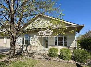 1202 Crystal Pl E, Chaska, MN 55318