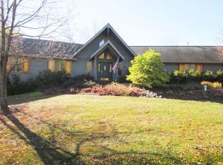 48 Old Lake Rd, Hawthorn Woods, IL 60047