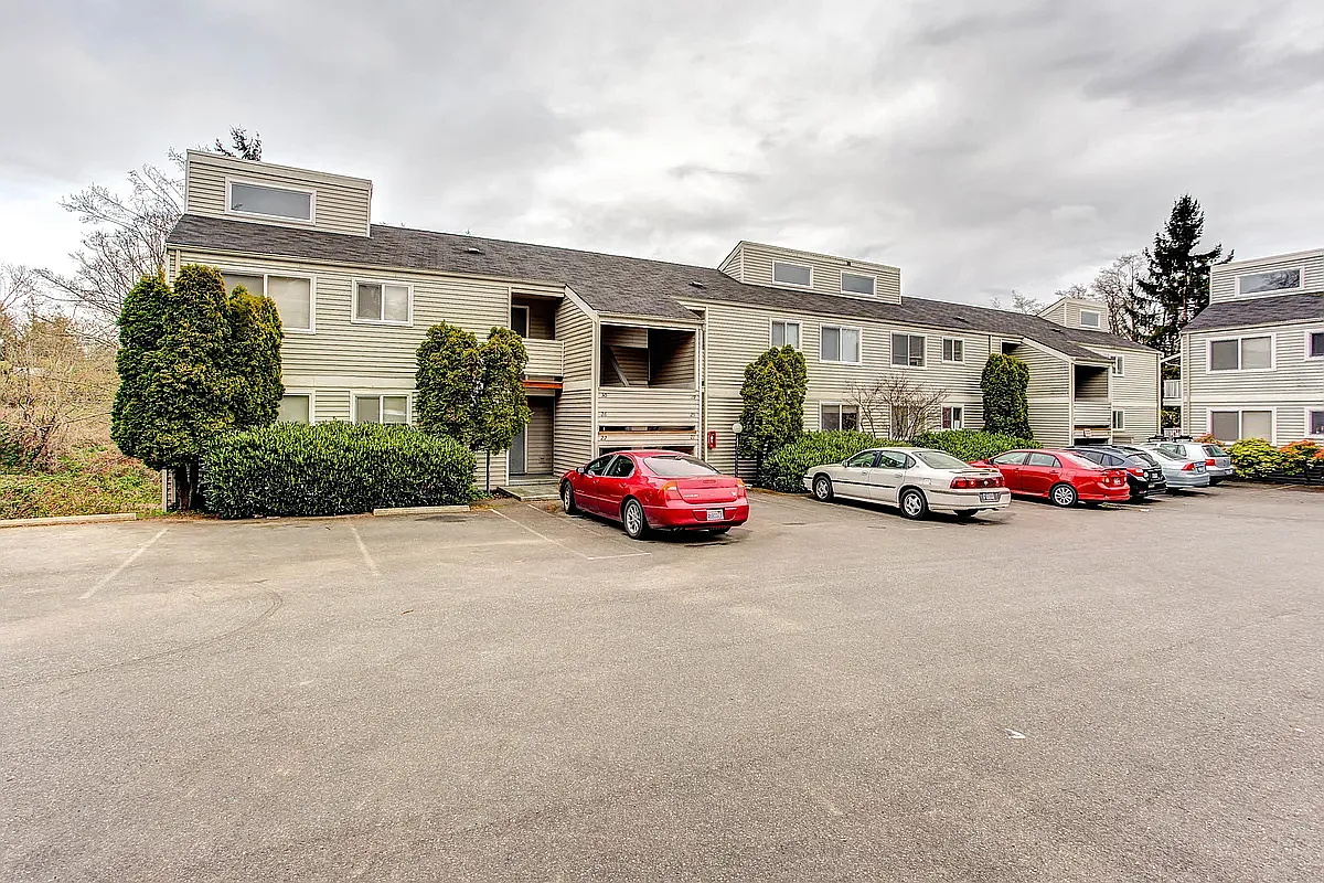 Heather Ridge, 2 Bedrooms, 1 Bathroom Apartments for Rent! — Photo 1