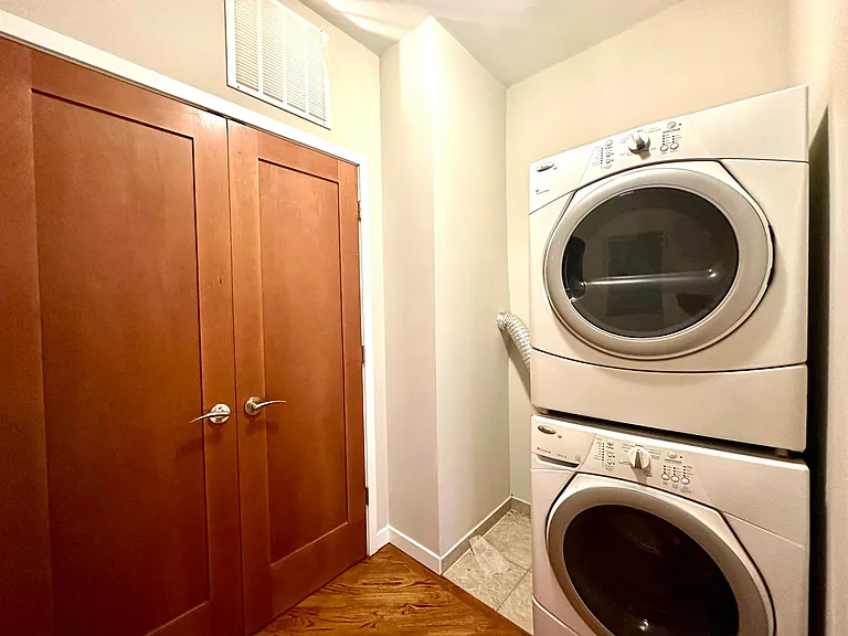 1635 W Cortland St #301 — Photo 17