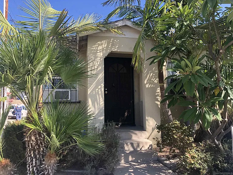 4072 Meade Ave — Photo 1