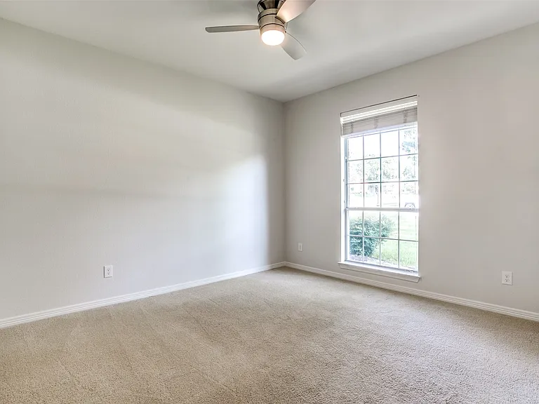1270 Lakeway Dr — Photo 17