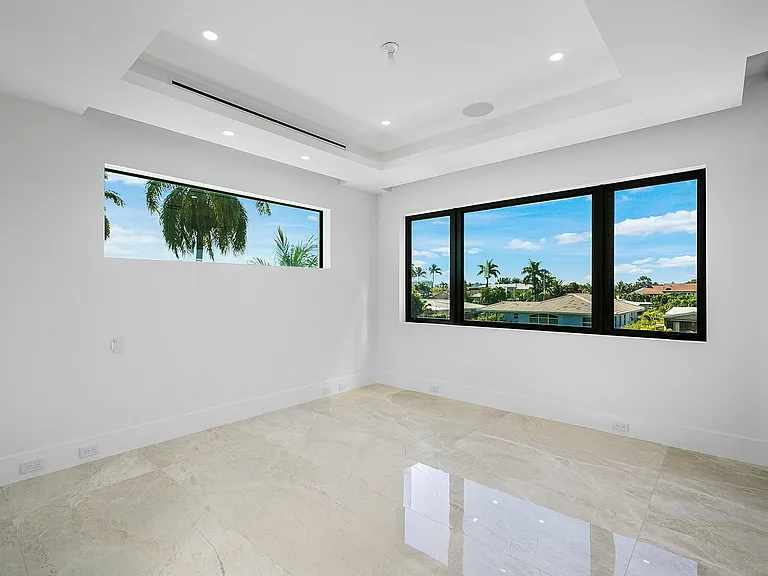 2650 NE 48th Ct — Photo 37
