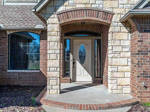 2nd image of 301 Prairie Ln