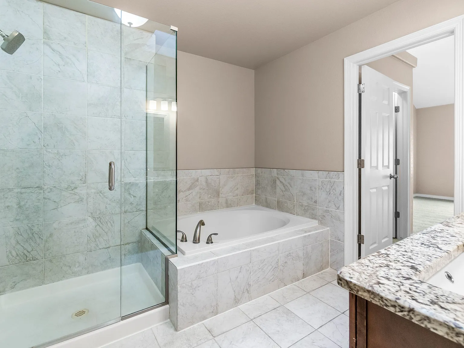 2 bed, 1600 sqft, $2,490 — Photo 3