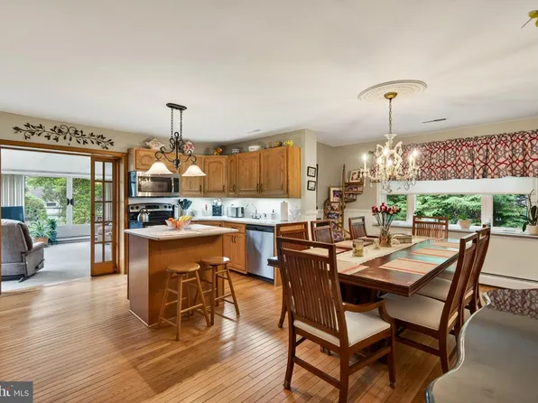 65 Delia Dr, Broomall, PA 19008