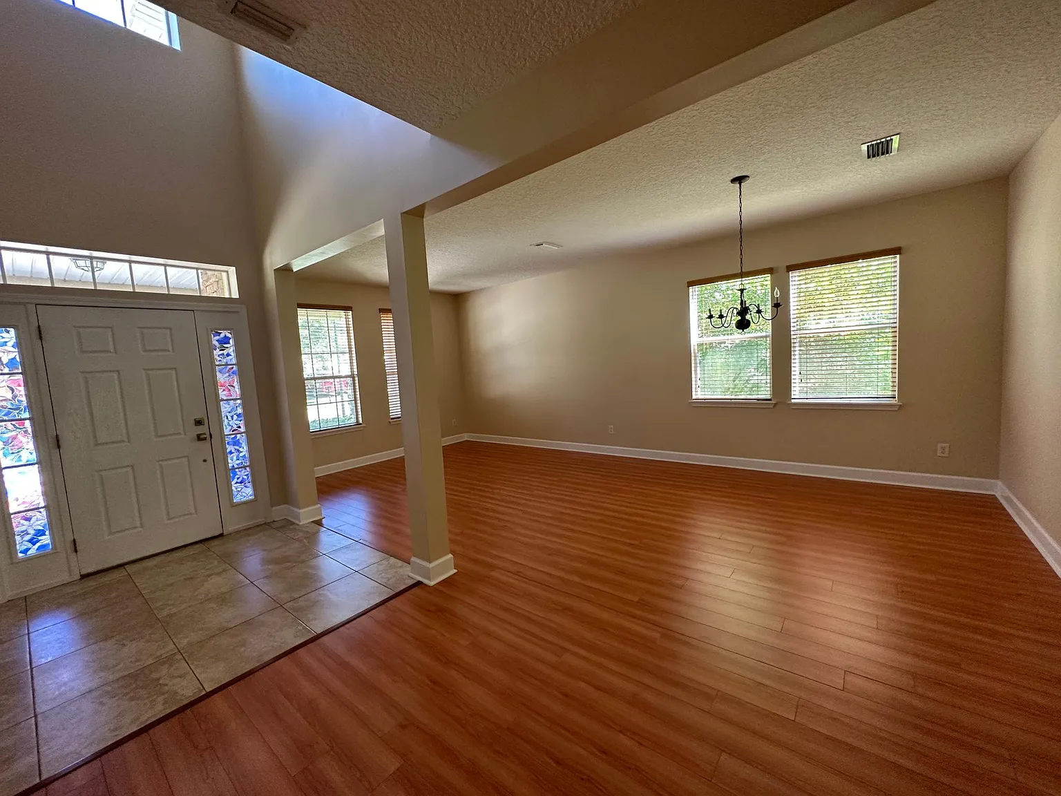 4 bed, 3.5 bath, 3517 sqft, $3,400 — Photo 3