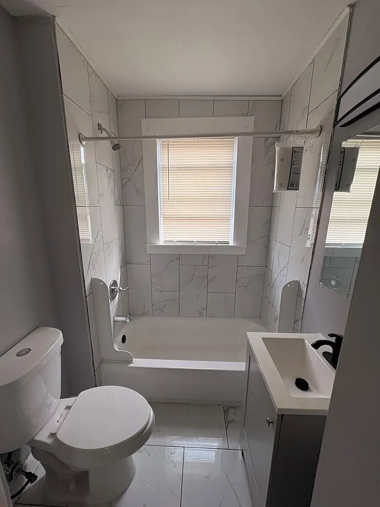 3 bed, 1024 sqft, $2,100 — Photo 4