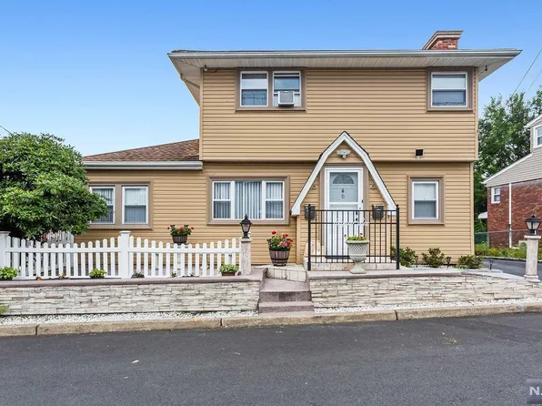 86 Echo Pl, Elmwood Park, NJ 07407