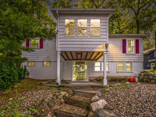 34119 Hillside Dr, Paw Paw, MI 49079