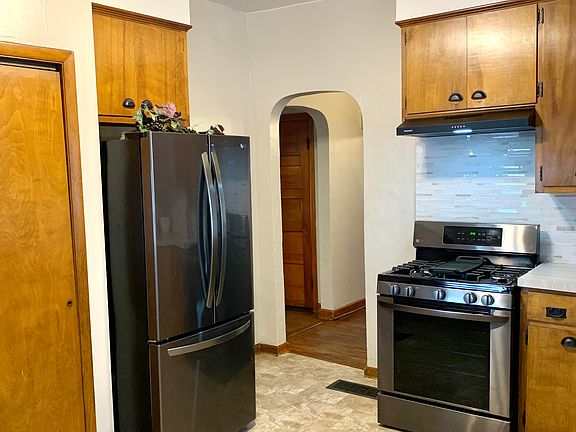 4th image of 327 N Market St #327
