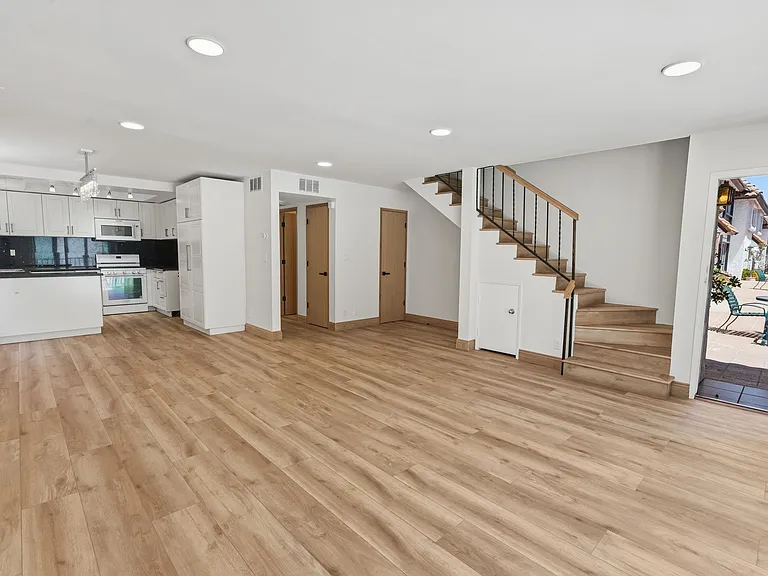 14332 Dickens St #25 — Photo 12