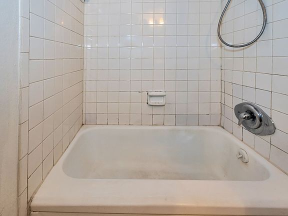 5th image of 1800 N Wayside Dr #4