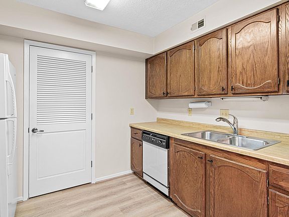 4th image of 2670 Oxford St N APT 230