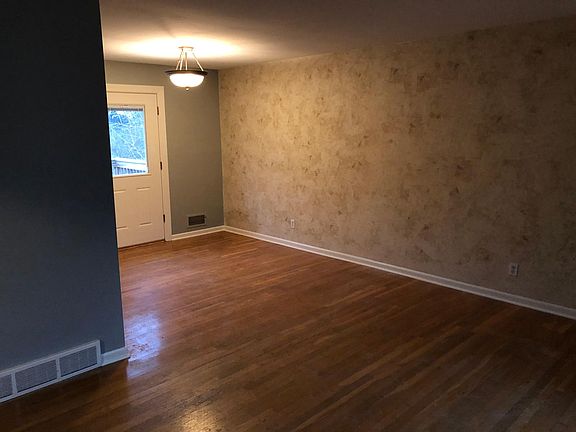 5th image of 10808 W 95th Ter