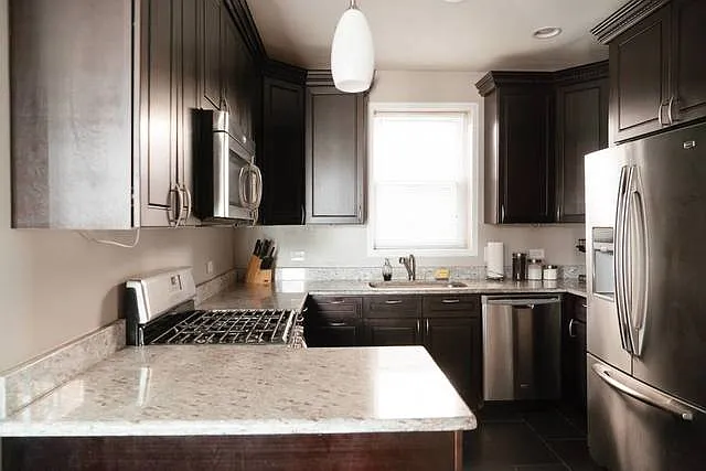 3835 N Western Ave — Photo 3