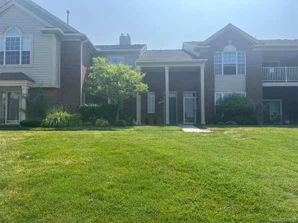 1869 Flagstone Cir, Rochester, MI 48307