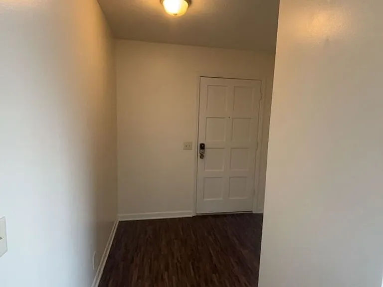 Oriole Apartments — Photo 12