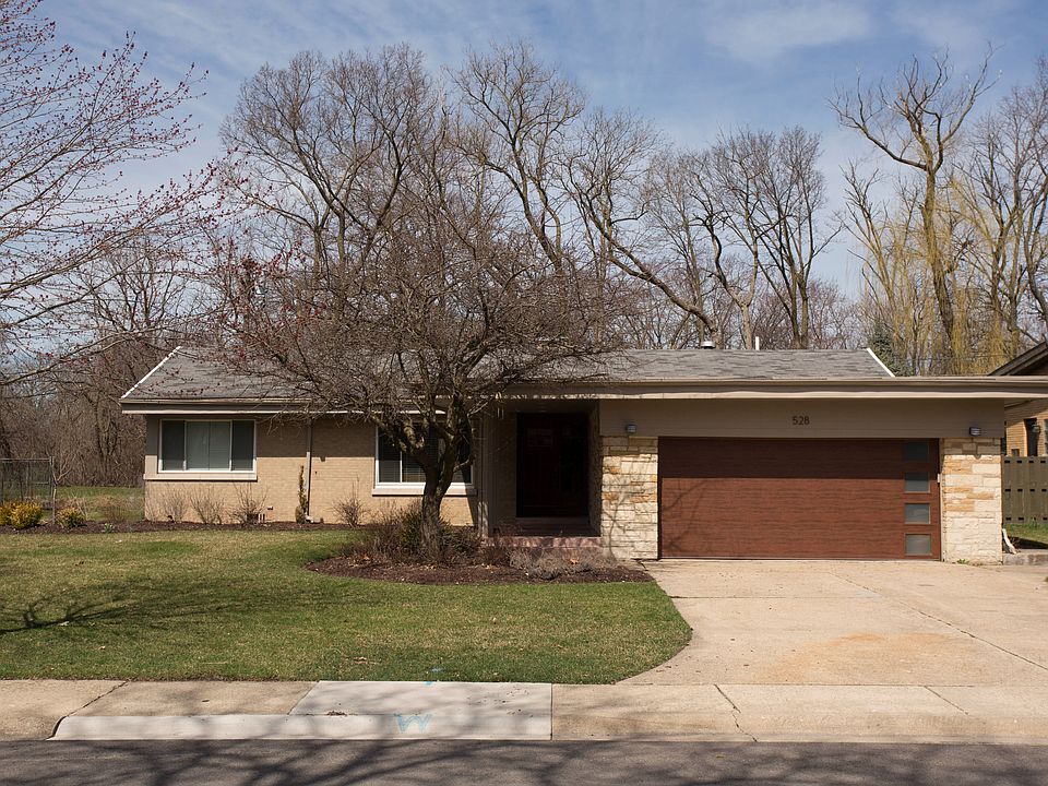 1st image of 528 River Oaks Dr