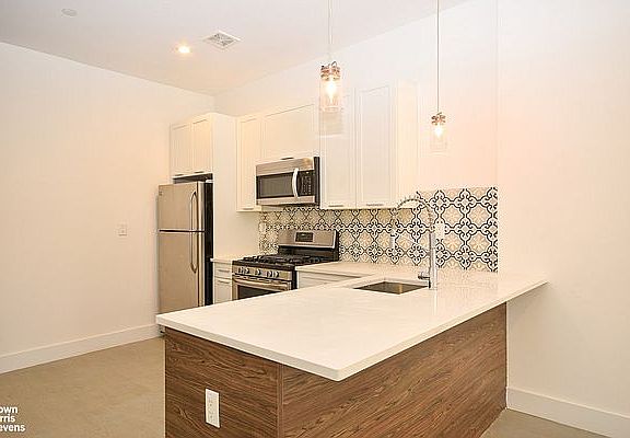 3rd image of 420 Jefferson Ave APT 4