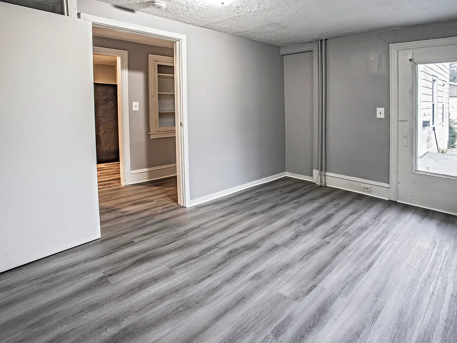 100 w Broad St - 3 — Photo 4