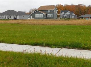 102 Mulberry Ln, Grafton, WI 53024